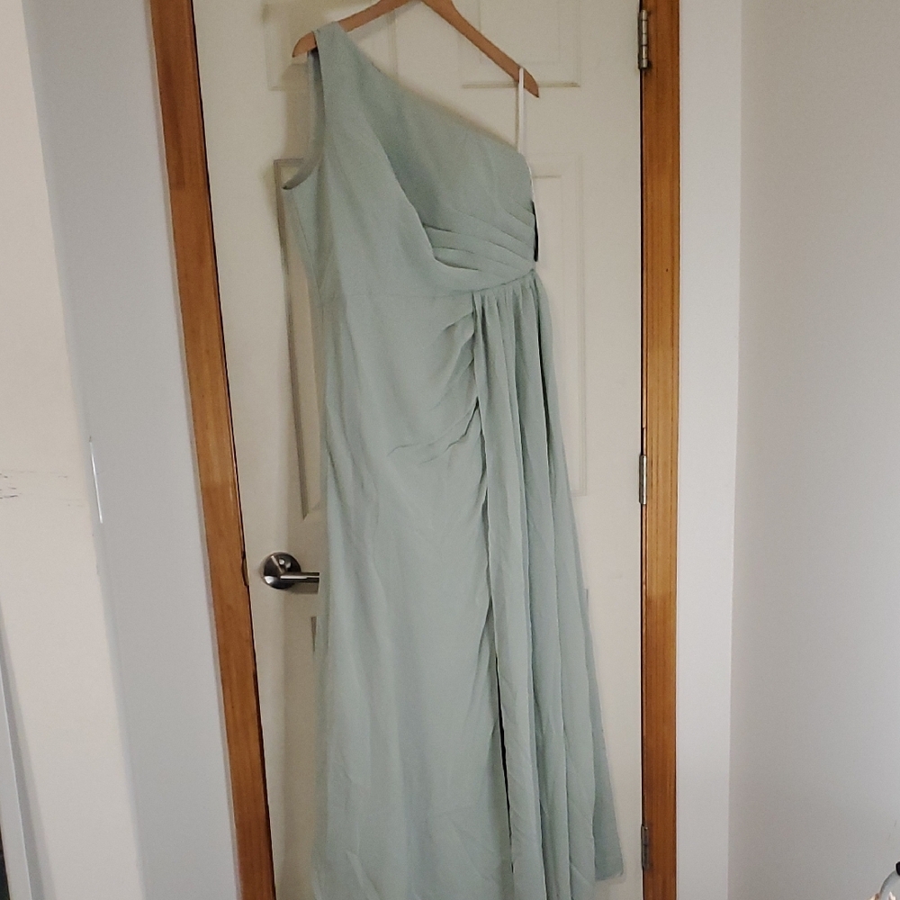 Green Asymmetrical Ruched One-Shoulder Gown